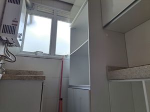 Image 9 - 879683