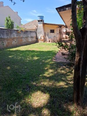 Image 8 - 879685