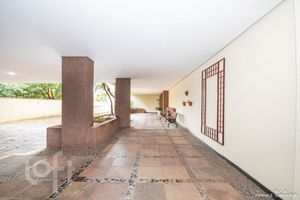 Image 24 - 879686