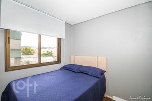 Image 19 - 879686