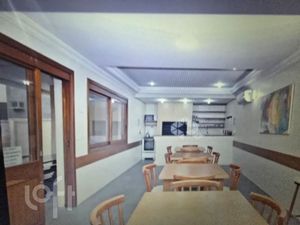 Image 11 - 879686