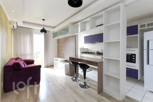 Image 14 - 879688