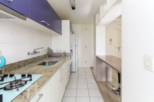 Image 11 - 879688