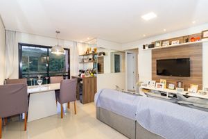 Image 1 - 879689