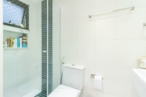 Image 18 - 879689