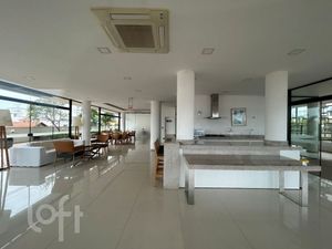 Image 16 - 879692