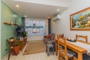 Image 1 - 879693