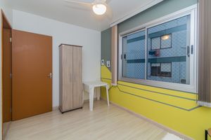 Image 8 - 879693