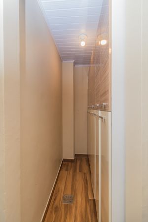 Image 33 - 879693
