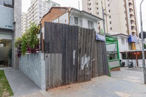 Image 10 - 879700