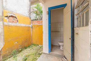 Image 8 - 879700