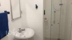 Image 10 - 879701