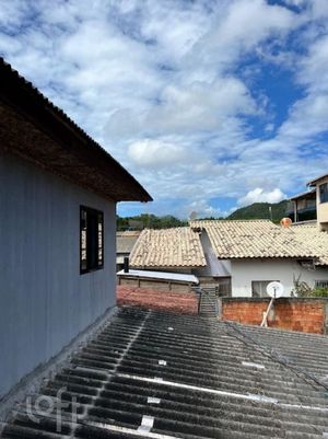Image 21 - 879703