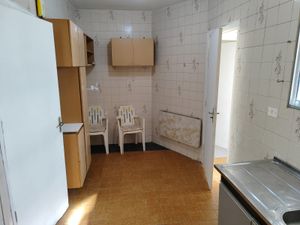 Image 11 - 879705