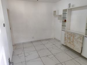 Image 17 - 879705