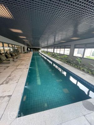 Image 9 - 879709