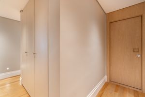 Image 16 - 879714