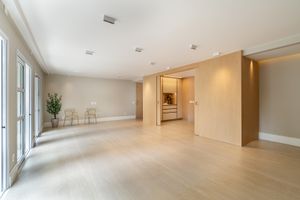 Image 3 - 879714