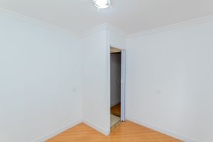 Image 17 - 879715