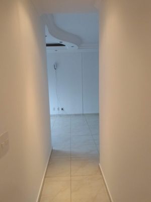 Image 11 - 879715