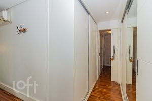 Image 30 - 879725