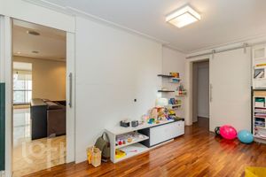 Image 22 - 879725