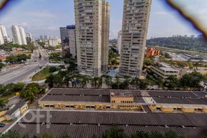 Image 17 - 879725