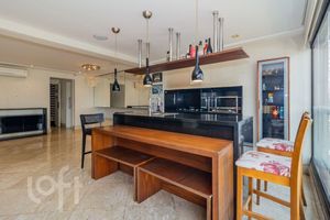 Image 12 - 879725