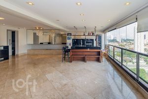 Image 15 - 879725