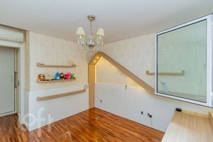 Image 38 - 879725