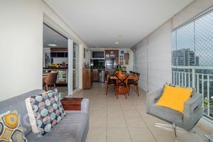 Image 13 - 879731