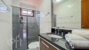 Image 19 - 879742