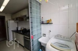 Image 3 - 879745