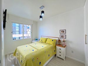 Image 19 - 879746