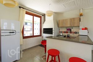Image 32 - 879746