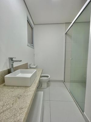 Image 9 - 879837