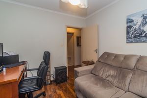 Image 10 - 879840