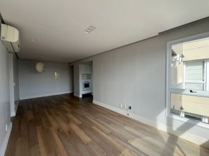 Image 1 - 879853