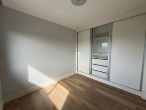 Image 10 - 879853