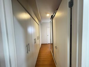 Image 8 - 879856