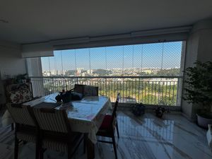 Image 6 - 879856