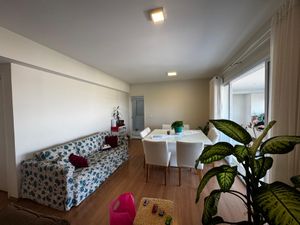 Image 18 - 879856