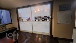 Image 10 - 879857