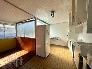 Image 16 - 879865
