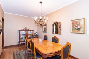 Image 9 - 879870
