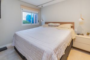 Image 19 - 879873