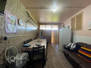 Image 8 - 879882