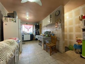 Image 7 - 879882