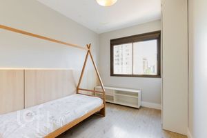 Image 6 - 879884