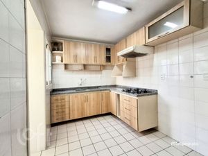 Image 8 - 879885